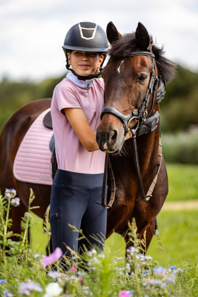 Fotoshoot met paard en ruiter in de wei